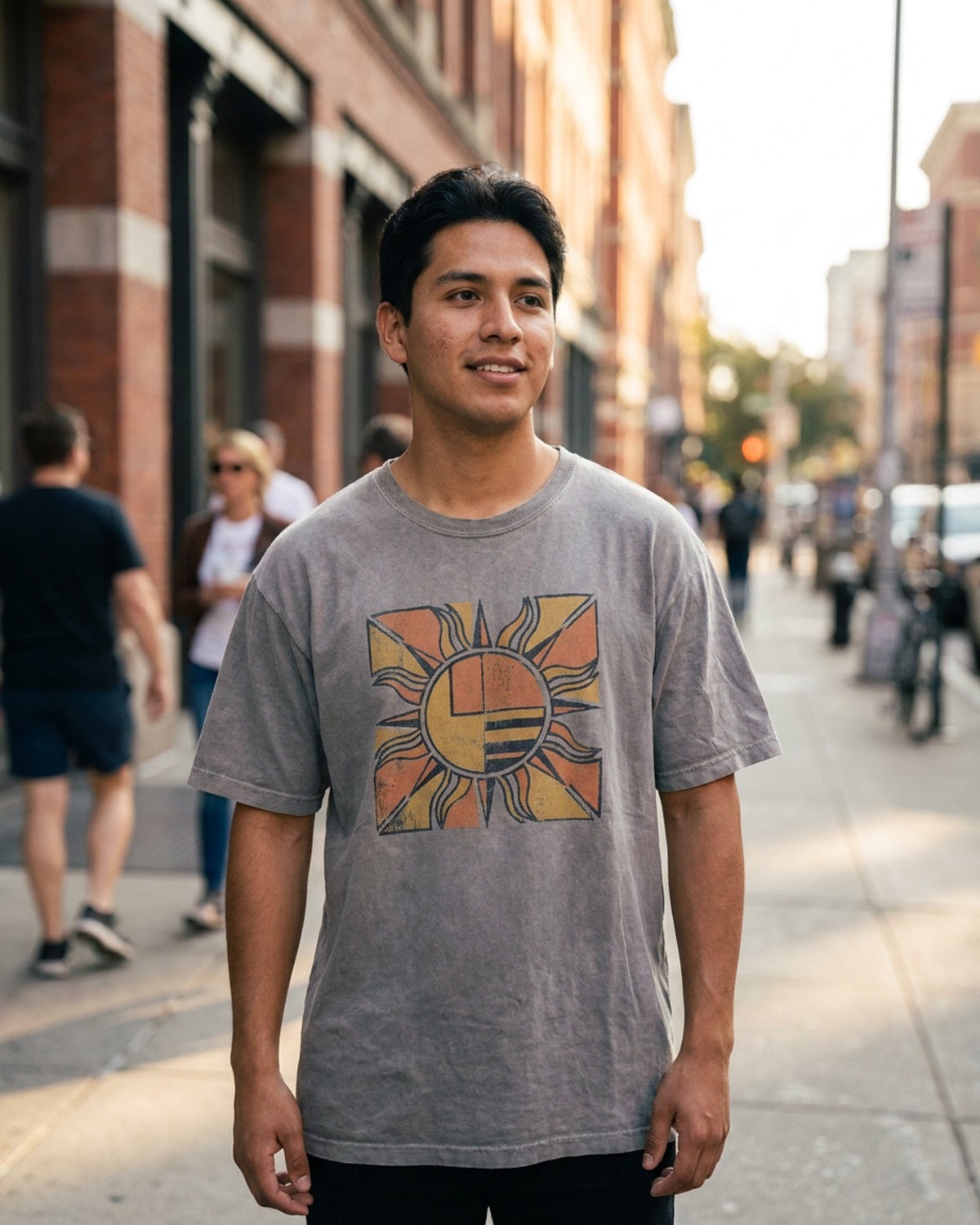 Remera estampada, puesta en modelo
